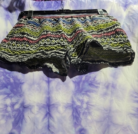 No Boundaries Womens Aztec Design Short Shorts Size Small (3-5) - Picture 2 of 6